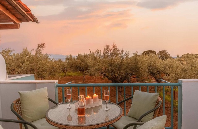 Secret Summer Retreat - Perfect location & BBQ