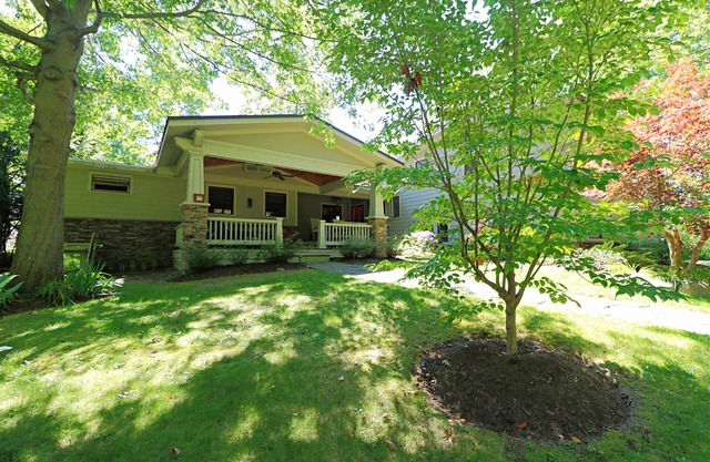 Seeds of Paradise: A year-round haven a mere stone's throw away from the iconic Thunder Bridge.