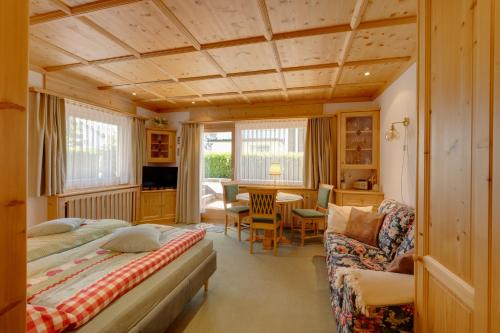 Seefeld ALPIN Gemütliches TIROLER STUBE Studio Apartment