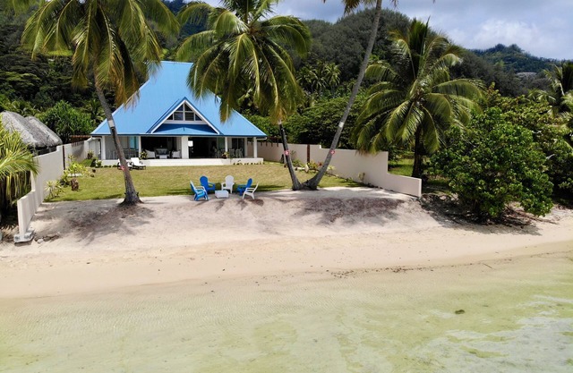 Semi-detached villa in Haapiti by the sea