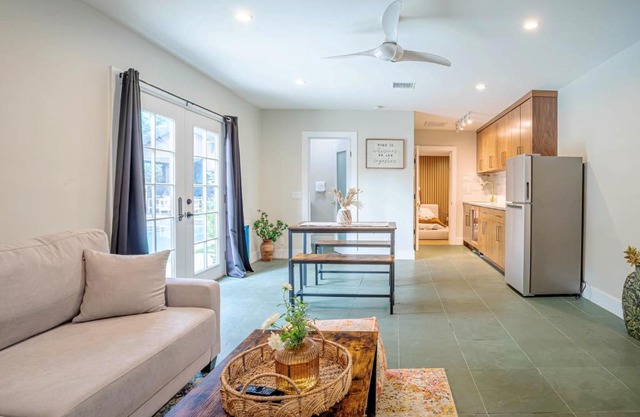 Serene 1 bed guest house with patio sleeps 6