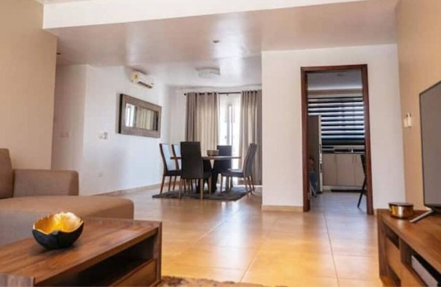 Serene 3BR Apt w/Pool/ Ridge/ Close to Airport