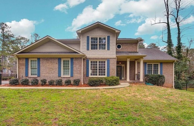 Serene 8-bedroom house with AC in vibrant Atlanta