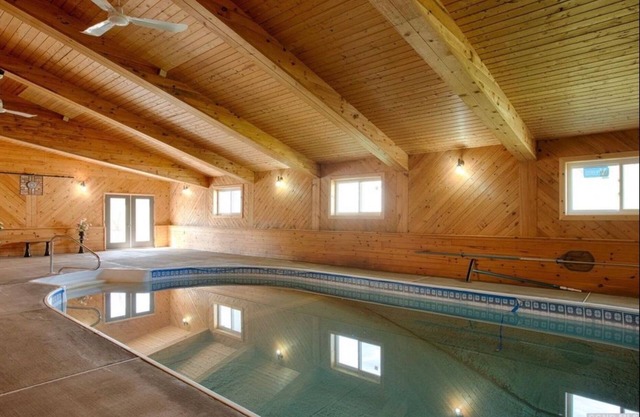 Serene Cozy Vacation House with indoor heating pool