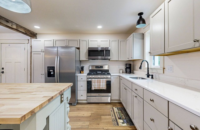 Serene dog friendly lakefront home enjoy swimming, kayaking and peacefulness