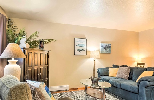 Serene Kenai Condo < 4 Mi to Kenai Beach!