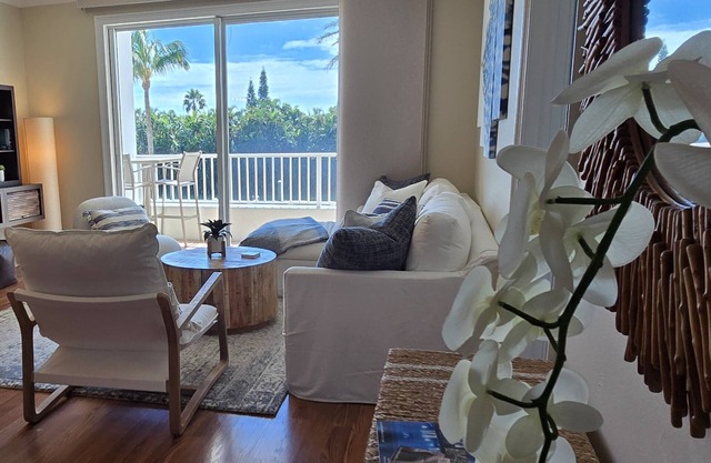 Serene Marina Views await at this One-Bedroom Gem. Intercoastal living!
