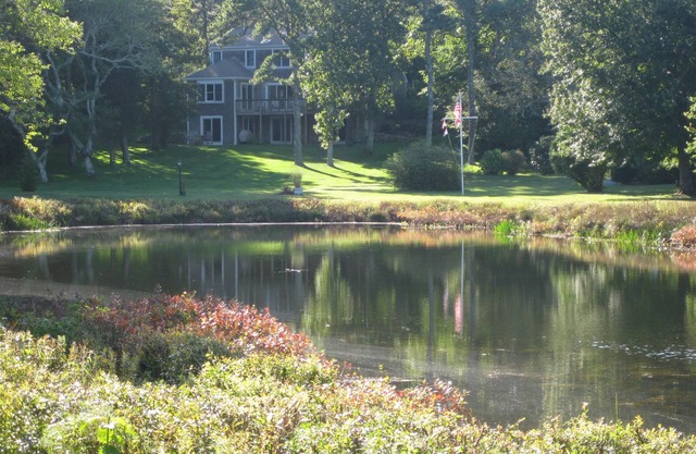 Serene Sengekontacket Pond Getaway
