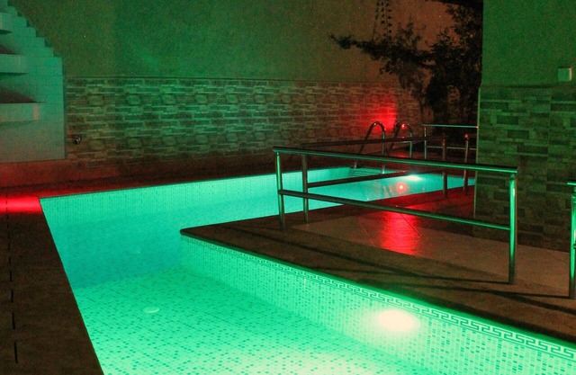Serene Villa Apartment: 4 Bedrooms with Private Pool & Garden only for geusts