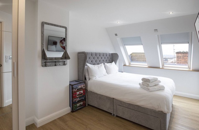 Serviced Penthouse Apartment in Old Town Swindon