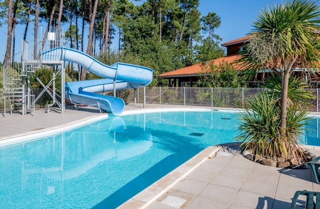 Seulement à 400m du lac de Biscarrosse | Piscines!