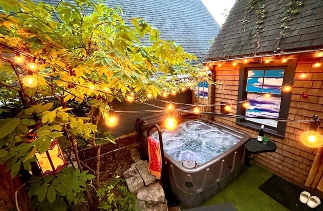 SevenTwenty: Hot Tub Under the Stars - Appleton’s Coolest Cozy Stay