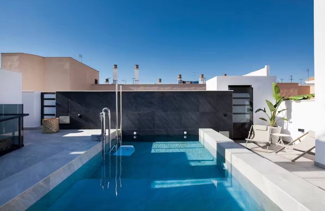 Sevilla, my dear! Unique apartments with rooftop terrace and swimming pool!