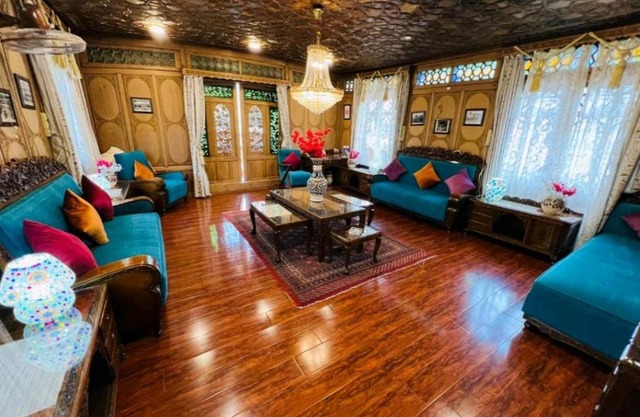 Shabnam Group Of Houseboats