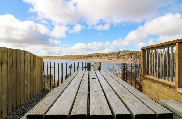 SHELL COTTAGE, pet friendly, character holiday cottage in Cruden Bay