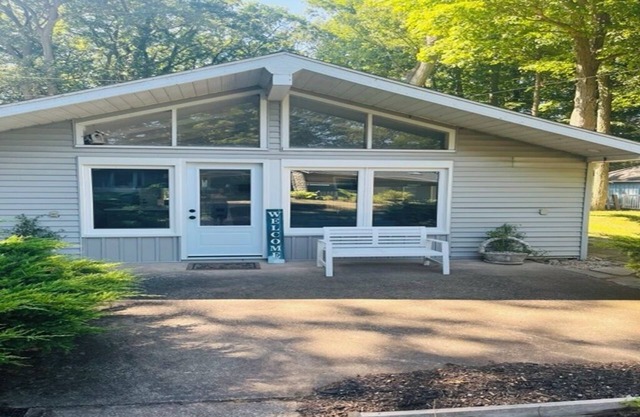 Sherkston/Cedar Bay, Port Colborne. Your Lakeside Escape Awaits at Private Beach