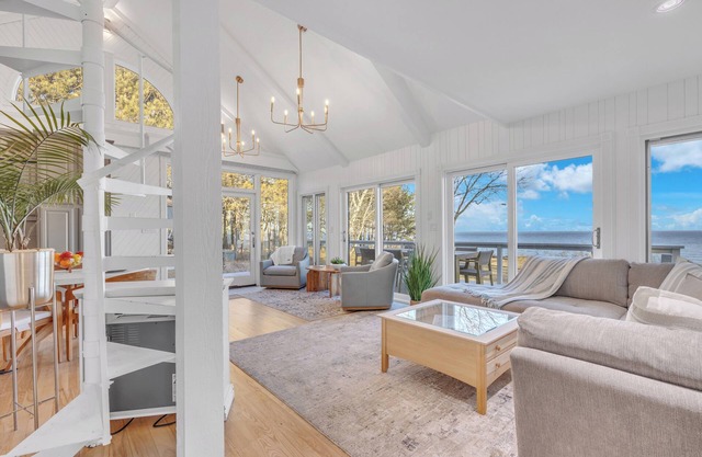 Shoreline Serenity - 2 Private Acres