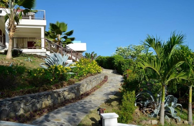 "Shoreside" - beach-front studio apartment for two