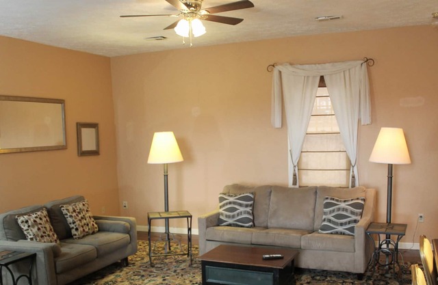 Short or Extended Stay: BEAUTIFULLY RESTORED COLONIAL MANSION