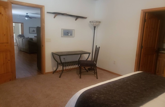 Show Low Paradise in Exclusive Gated Pine Oaks, WiFi & many extras