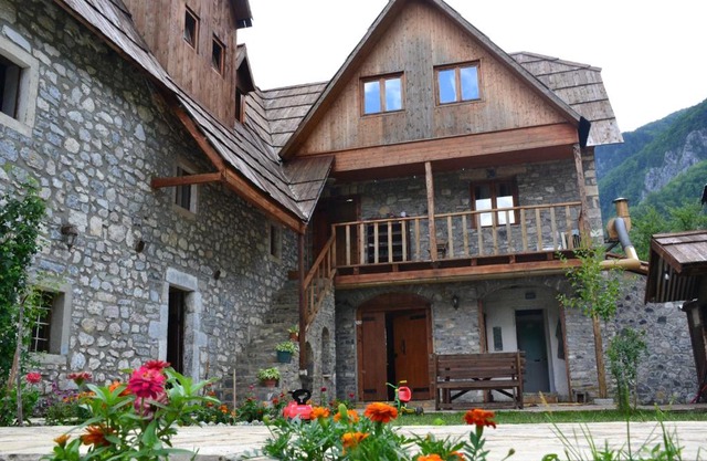 Shpella Guesthouse Theth