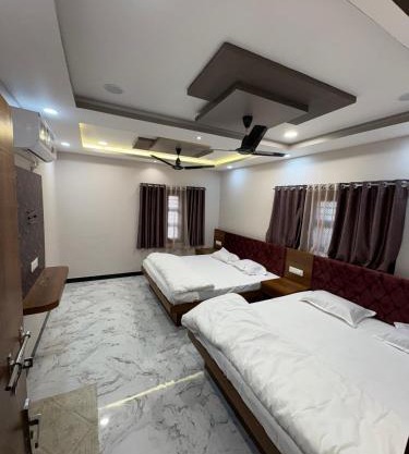 shree trilokeshwar guest house