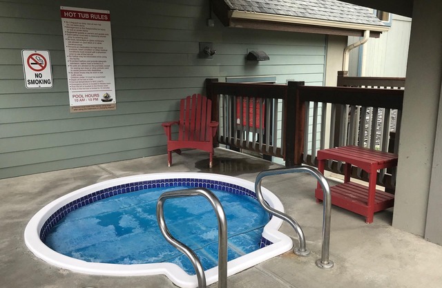 Side-by-Side Canmore Condos for 12🧡4 Bdrm/4Bath-Spectacular View☀️Pool/Hot Tub