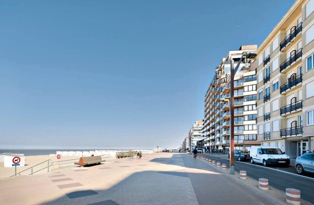 Side Sea View Apartment & 2 Free Bikes - Huswell