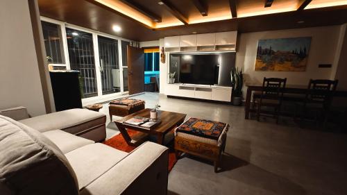 Silent Echo Apartments
