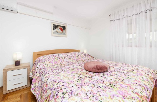 SILVANA One-Bedroom Apartment with Terrace 2 (donji)
