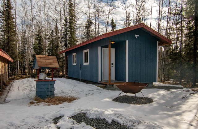 Silver Cabin – Dry Cabin with Bunks | Fish On!