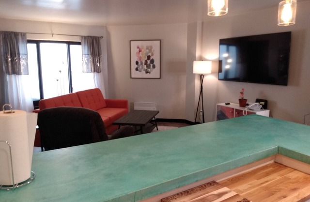 Silver Creek 2 BR Condo, No Cleaning Fees, A/C, Pool/Hot Tub