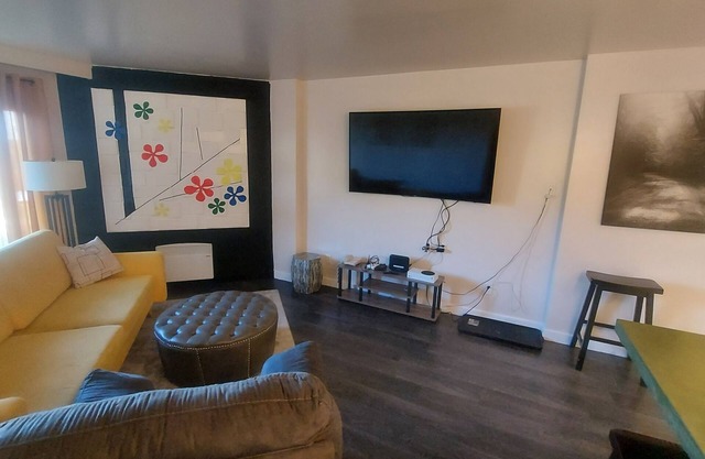 Silver Creek 2 BR Condo, No Cleaning Fees, A/C, Pool/Hot Tub