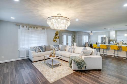Silver Springs Home Walk to Downtown!