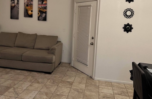 Simple & Sweet ! Next door to Las Vegas major water Park Cowabunga Bay