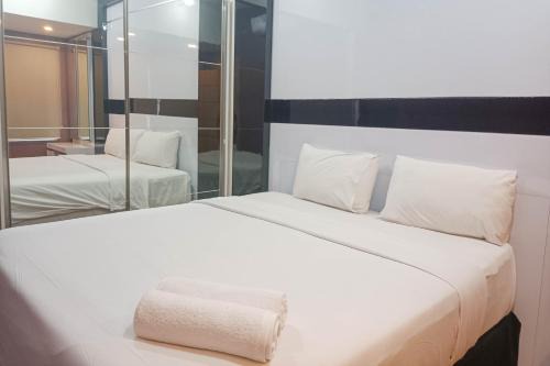 Simply 1BR at 31st Floor Vida View Makassar Apartment By Travelio