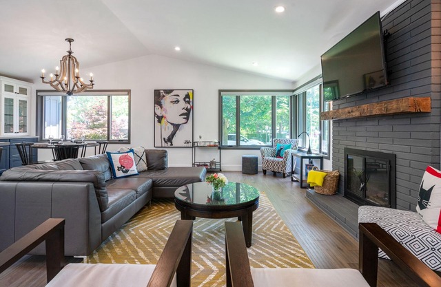 Single Level Luxury 2 Bdrm w/Ensuites in Old Town ❤️️ Niagara on the Lake