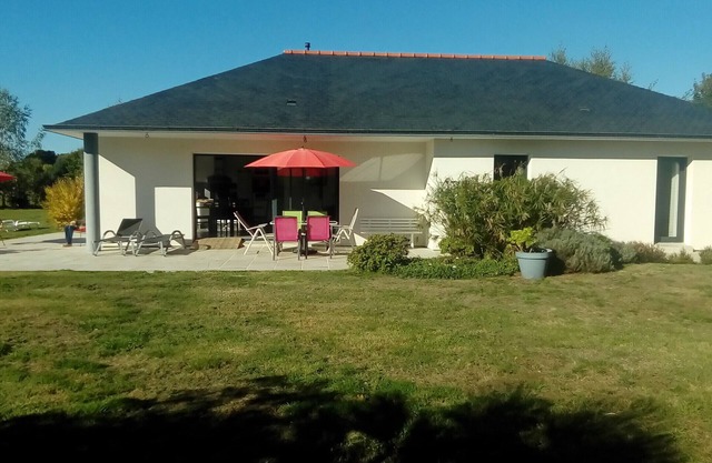 Single-storey house in the countryside