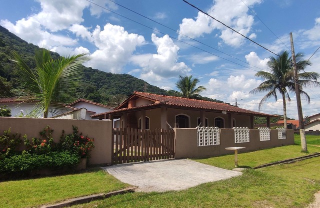 Single storey house in excellent location. 200 m from Lagoinha beach - Ubatuba