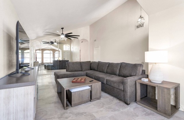 Single Story, Dog Friendly, Great Location Near Dining, Shopping + Major Sports Venues, BBQ, WIFI