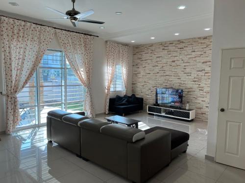 Sitiawan Homestay Entire Semi D home