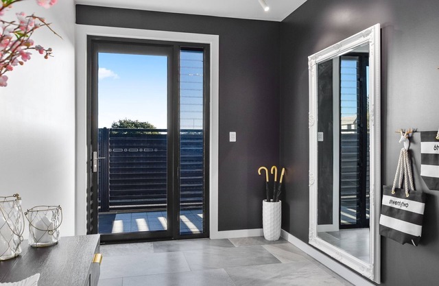 Six Twenty Two - Townhouse With A View