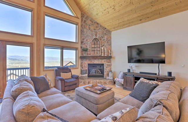 Ski + Bike: Home w/Deck & Hot Tub in Granby!