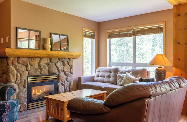 Ski In and 15 Minute Walk to the Lift | Private Hot Tub