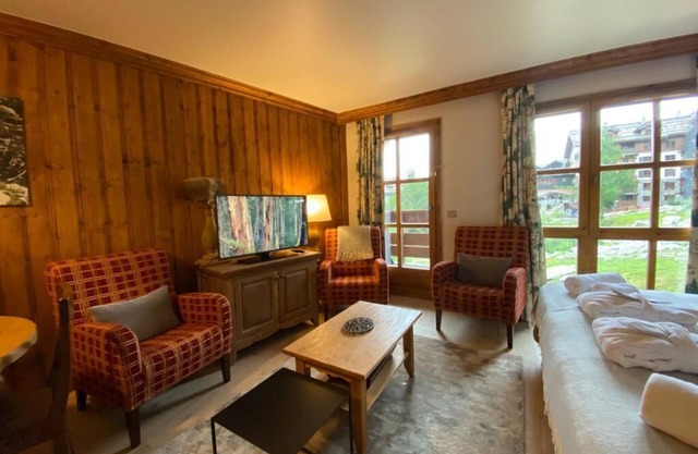 Ski-in ski-out spacious studio apartment in Le Refuge du Montagnard, Arc 1950