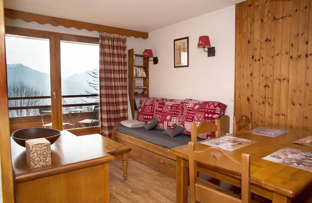 Ski in/ski out apartment, 2 bedrooms, swimming pool, sauna