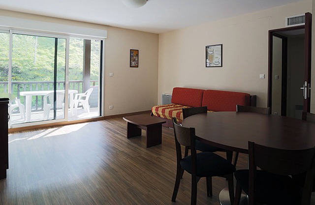 Ski-in/Ski-out Apartment with Balcony, Free Spa Access, and Covered Parking