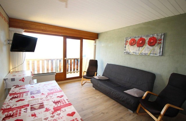 Ski-in/ski-out & foot of the slopes, 3rd floor, view mountain, balcony, tv, ski locker, 55m²