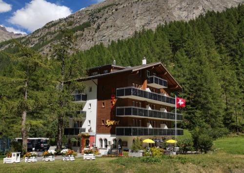 Ski-In/Ski-Out Hotel Sport