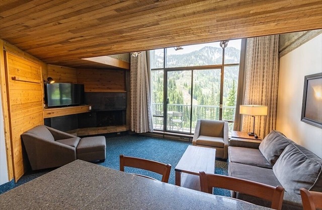 Ski-up Loft Condo at Snowbird with mountain views. Hottub, Steam room, Pool!